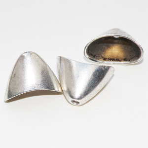 Silverfärgad oval kon 20×13 mm