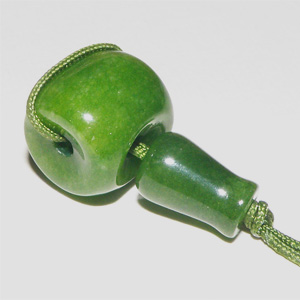 Färgad jade grön guru 12 mm