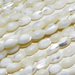 Hel sträng – Pärlemor vit ris 8×5 mm