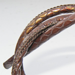 Imiterat ormskinn gyllenbrunt med infälld söm 4 mm