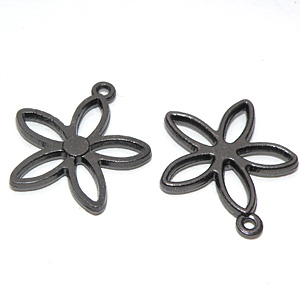 Svart metallberlock blomma 25x23 mm