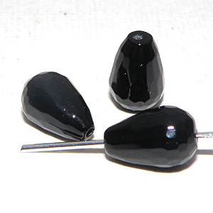 Svart onyx facetterad droppe 6×9 mm