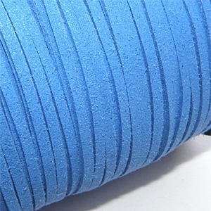 Syntetiskt mockaband klarblå 3 mm