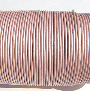 Äkta lädersnöre metallic ”Light pink” 2 mm