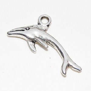 Antiksilverfärgad berlock delfin 23×12 mm