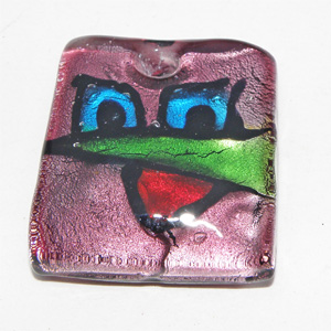 Glashänge rektangel lila bottenfärg ca 39×34 mm