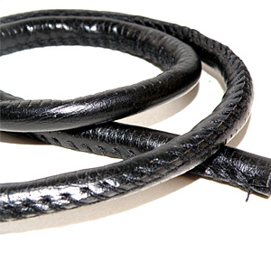 Imiterad nappa svart 6 mm