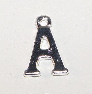 Silverfärgad bokstavsberlock A 15×11 mm