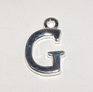 Silverfärgad bokstavsberlock G 16x10 mm