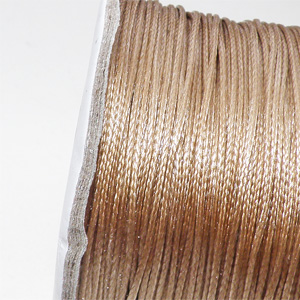 Vaxad polyestertråd beige 0,5 mm
